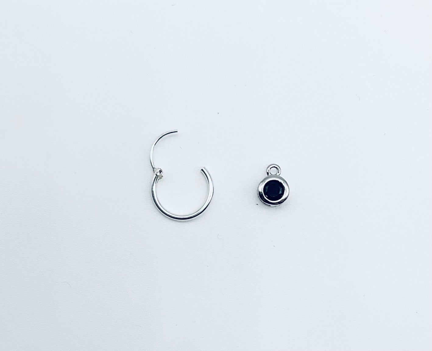 Vivid Stone / Naked Earring【Casual】